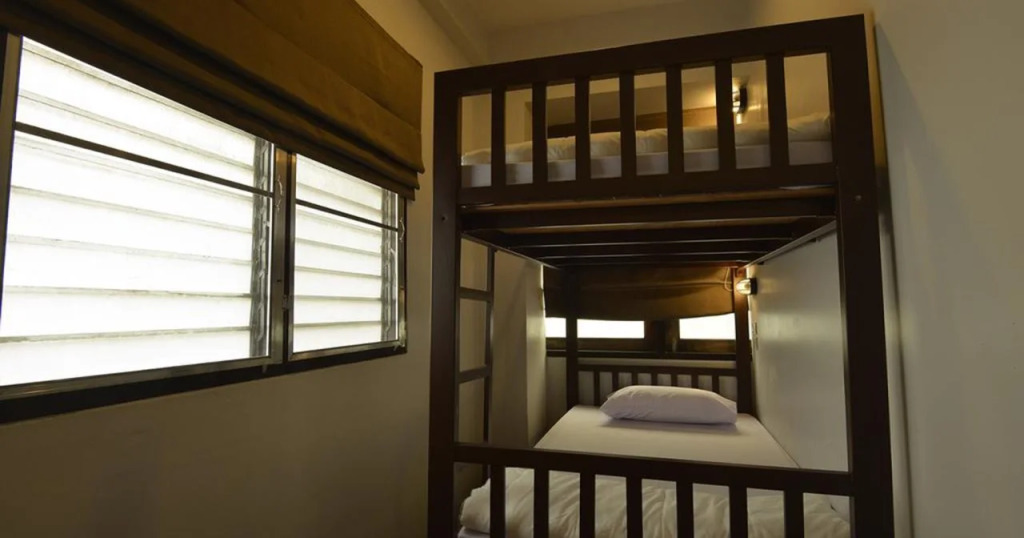 Some Rest Hostel Khao San