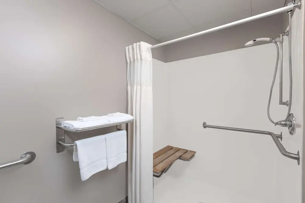 Super 8 by Wyndham Carroll/East