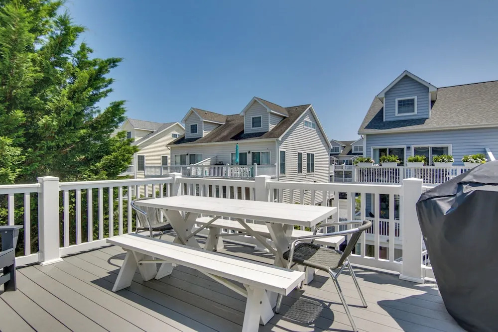 Bay-view Retreat w/ 5 Balconies in Bethany Beach!