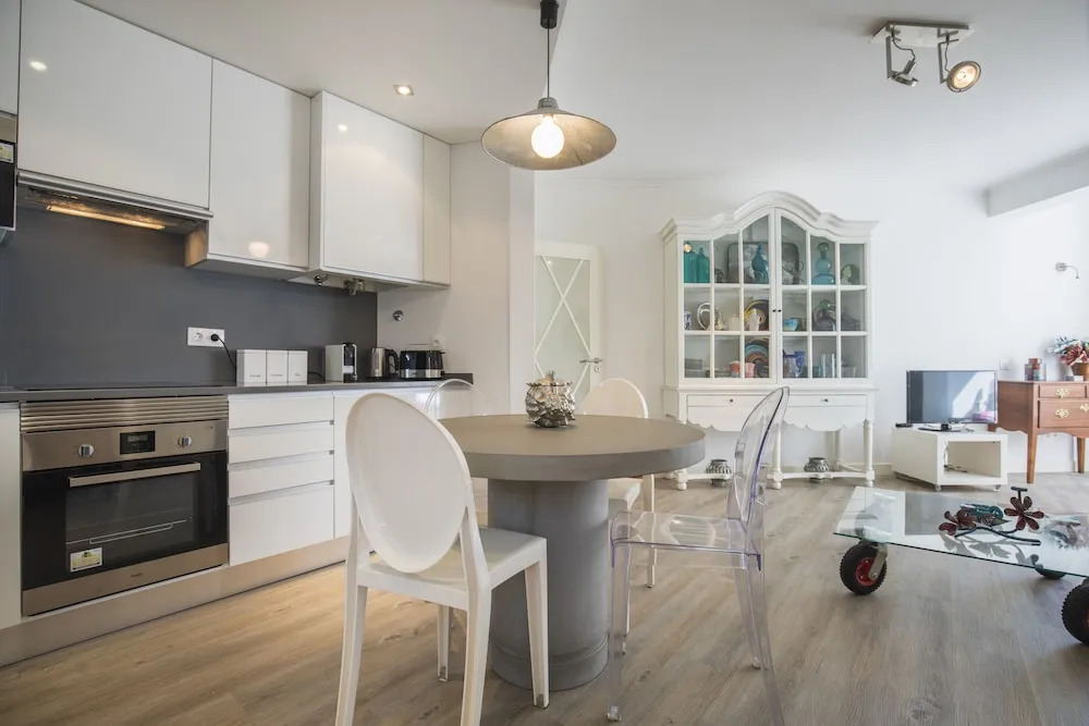 Cozy Seaview Apartment
