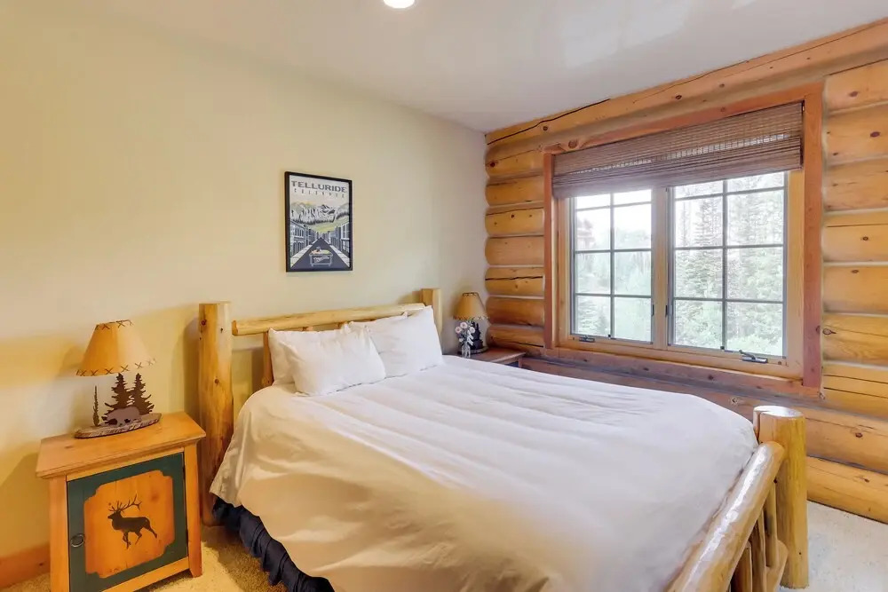Ski-In/Ski-Out Mountain Village Condo w/ Hot Tub
