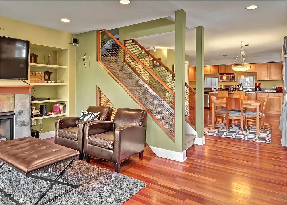 Stroll to the Troll Townhouse - Three Bedroom Home with Fireplace