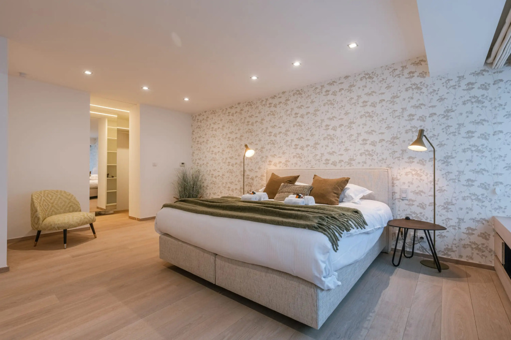 Spacious apartment with parking on prime location