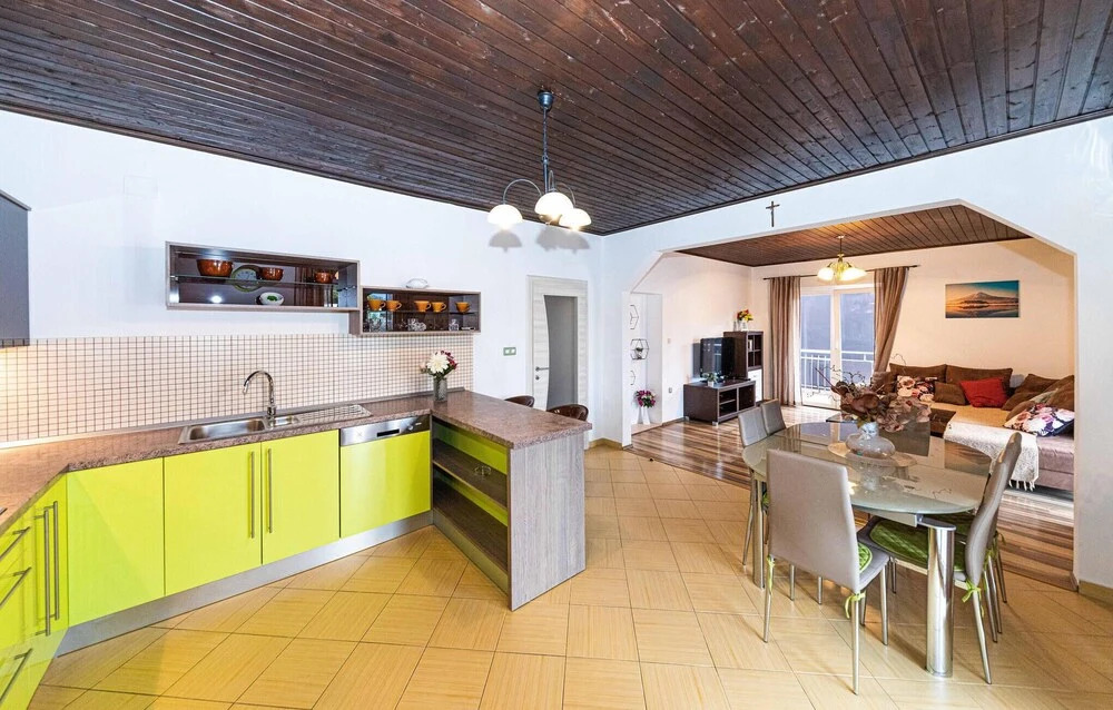 Nice Home in Okrug Gornji With 5 Bedrooms, Wifi and Outdoor Swimming Pool