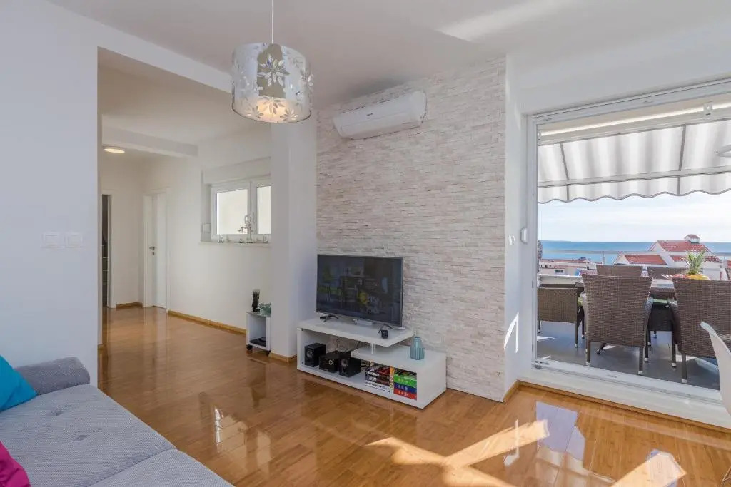 Apartments Tomana