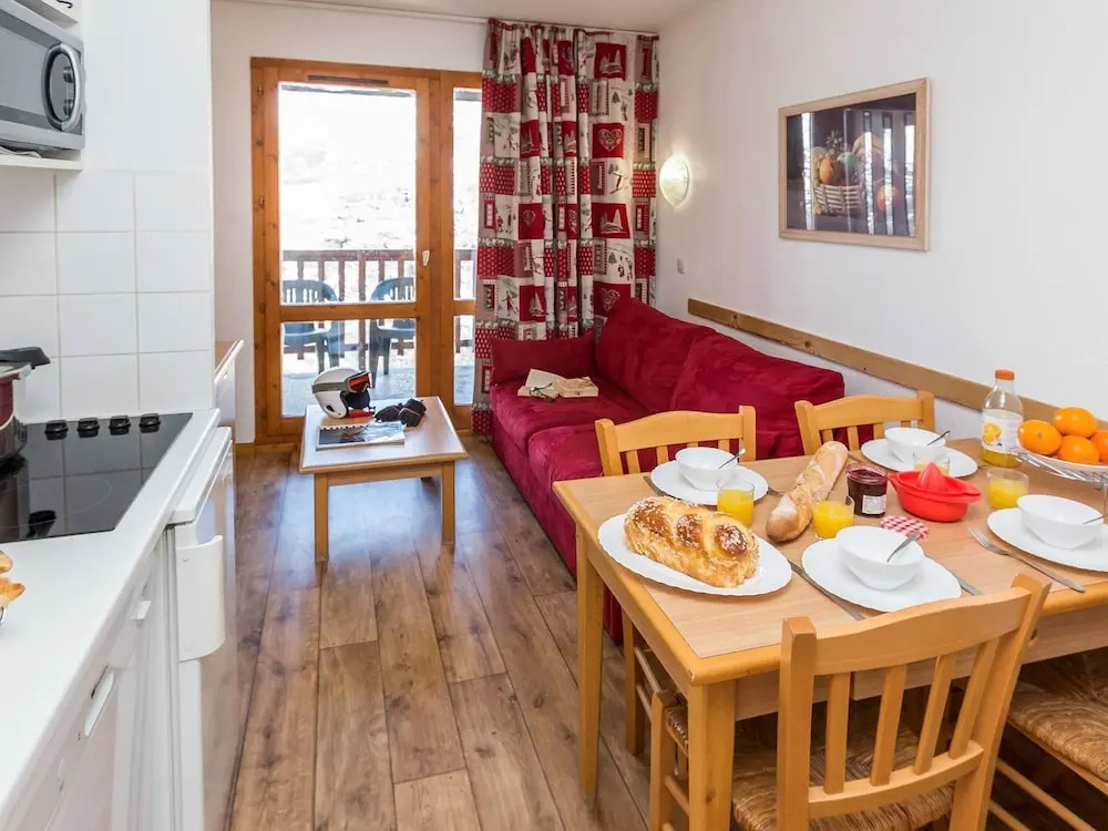 Apartment with a balcony or terrace near the piste