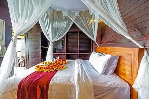 Pula Huts Lembongan RedPartner