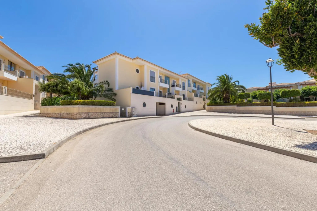 Santa Maria Apartment at Porto de Mos beach
