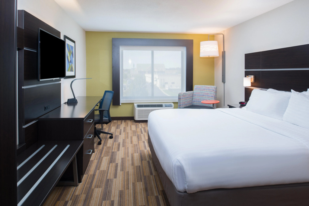 Holiday Inn Express Hotel & Suites Bismarck by IHG