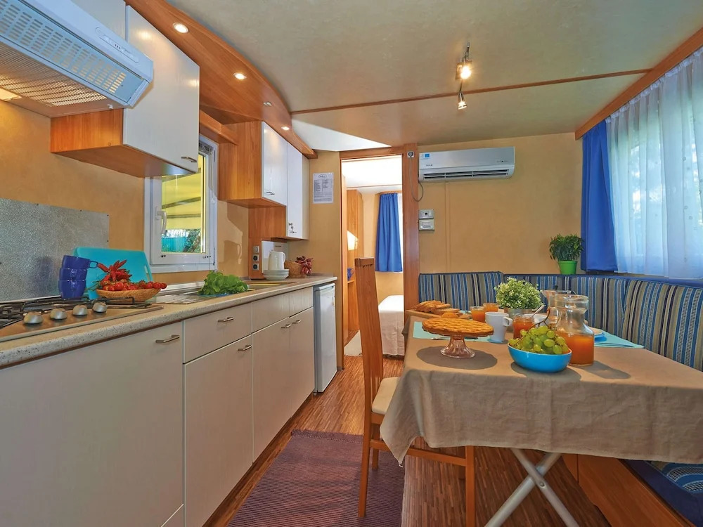 Sunny Chalet in Baia Domizia