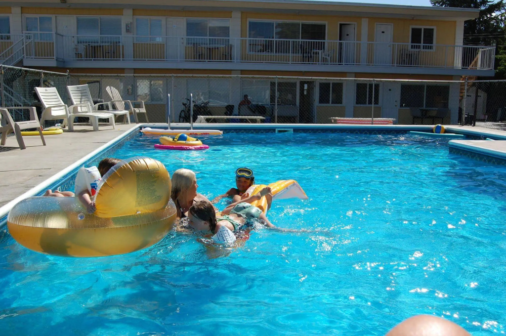 Crown Resort Motel