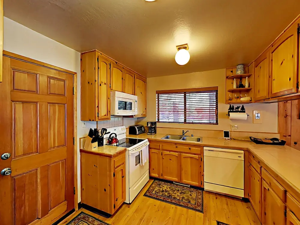 4BR 3BA Tahoe Donner House by RedAwning