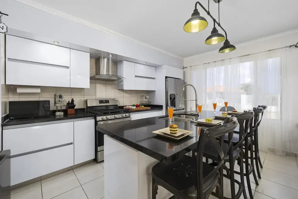Beautiful 3br4ba Amazing Location w Private Pool