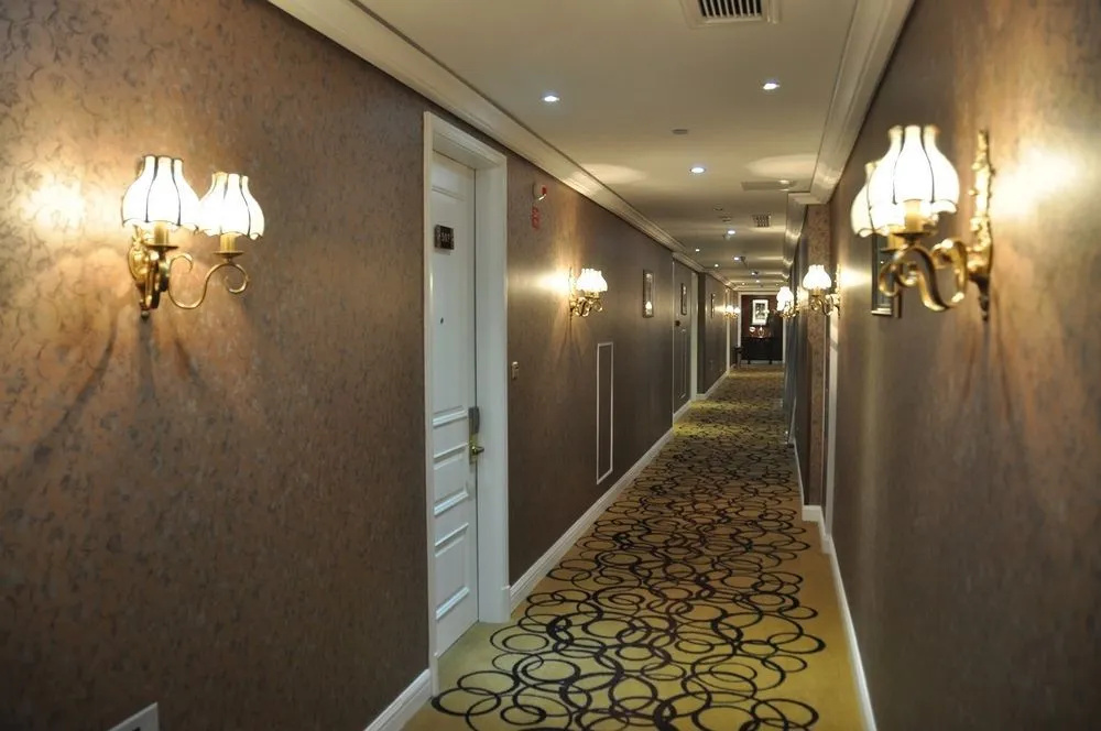 Aventine Town Hotel