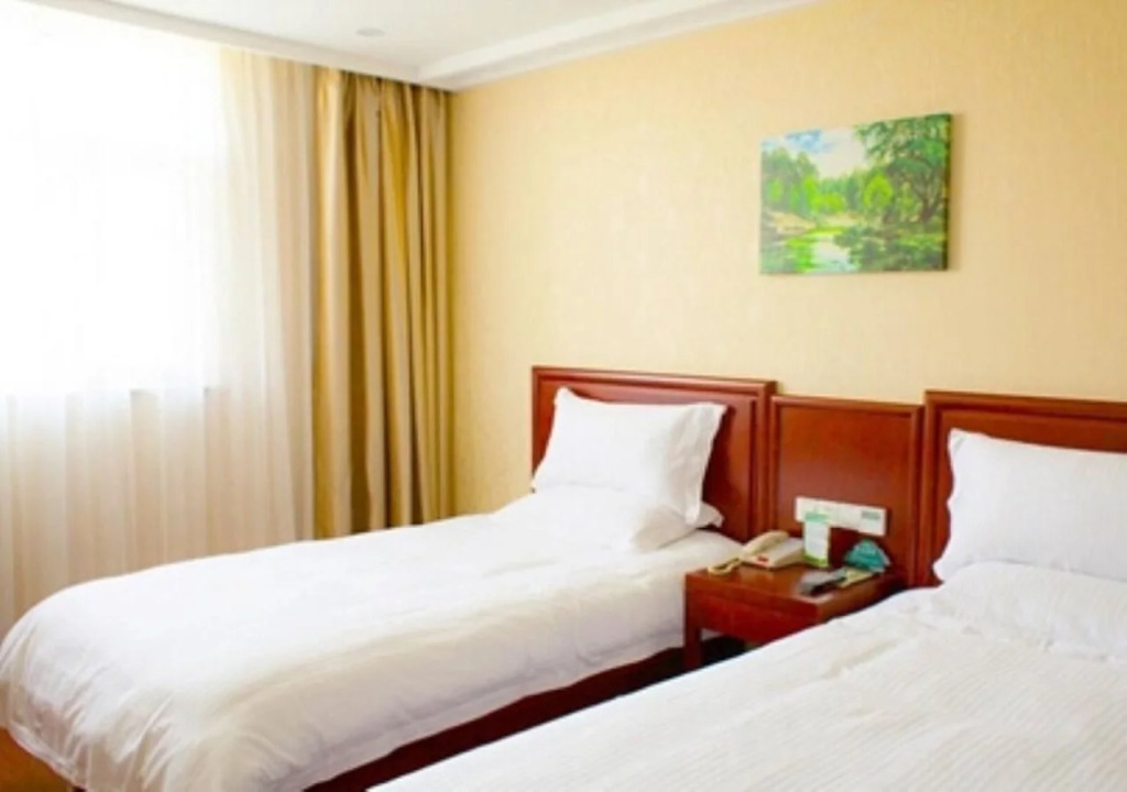 GreenTree Inn Express Shanghai Xuhui District Xujiahui Yishan Road Metro Station