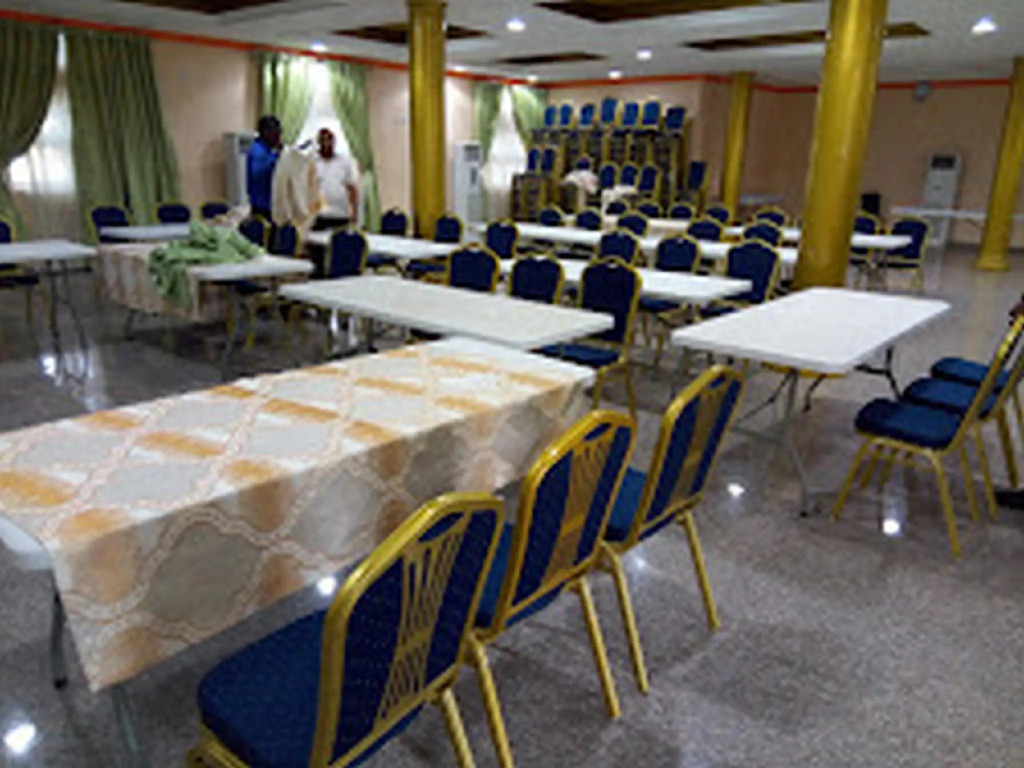 Ozom Hotel