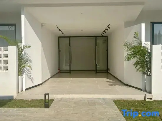 LIB · Shixiwu Homestay (Wanning Riyue Bay)