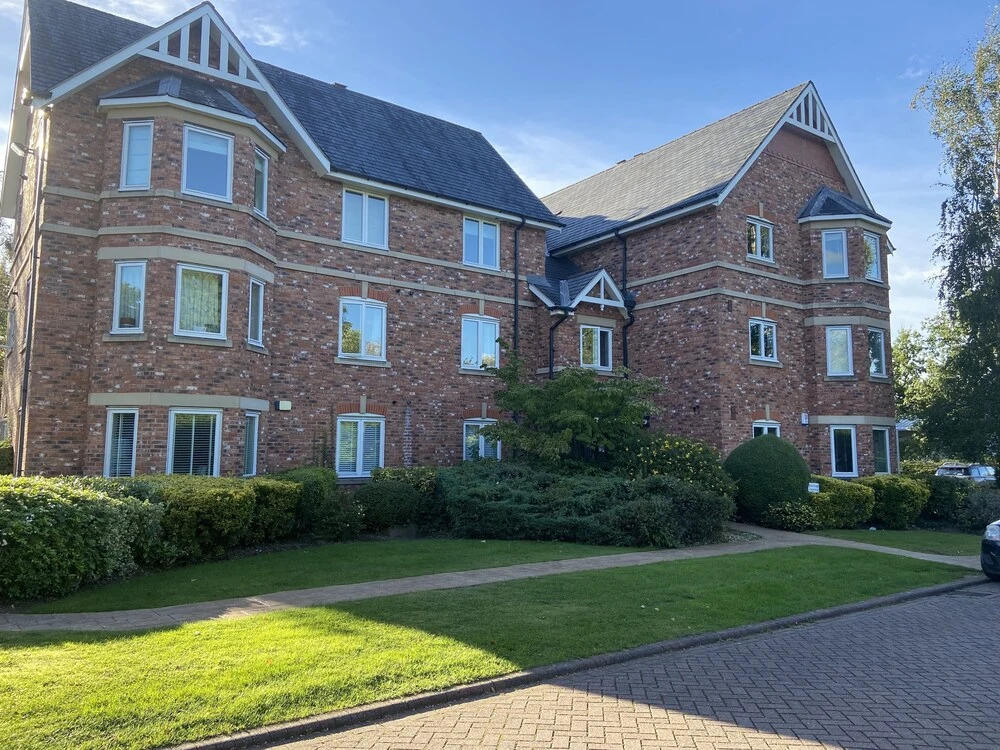 Royal Oak Apartment in Manchester Central Location