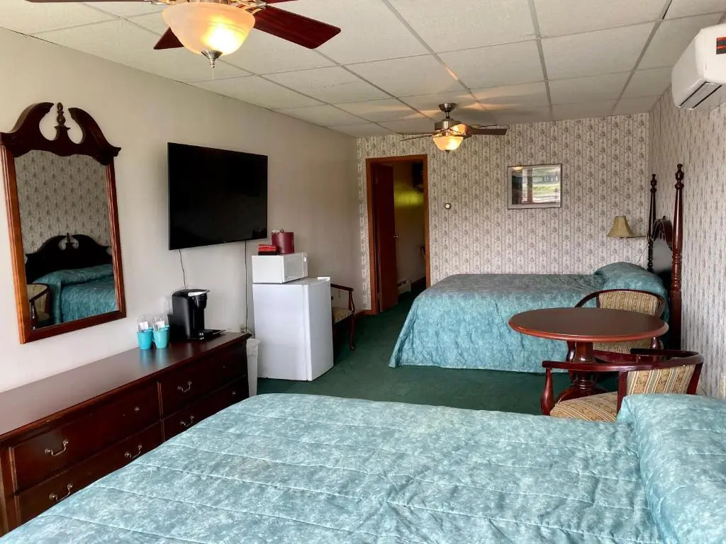 Sara Placid Inn & Suites
