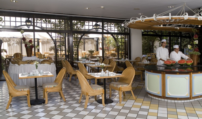 Palm Beach Hotel & Bungalows