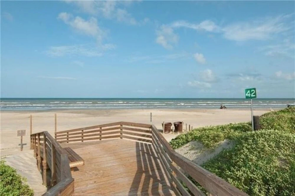 Casa De Flip Flop Ec113 3 Bedroom Condo