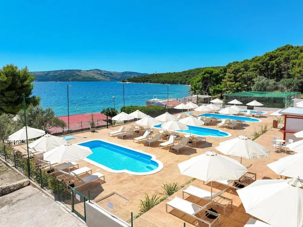 Apartments Medena in Seget Donji Trogir With Pools