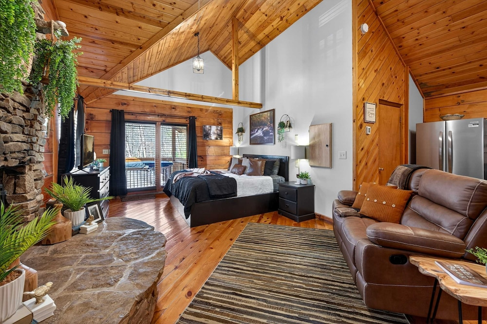 Hot Tub Location Cozy Studio Log Cabin Fireplace
