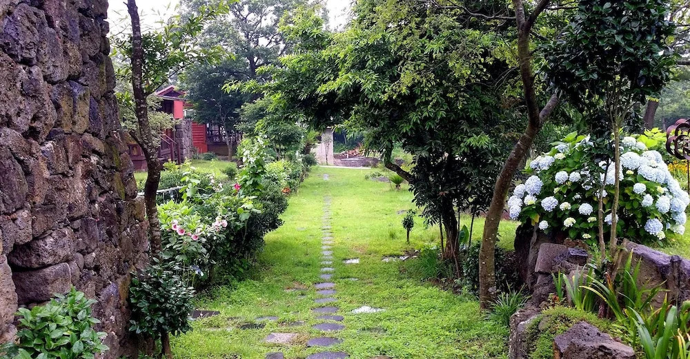 Gotjawal Geomunoreum Pension