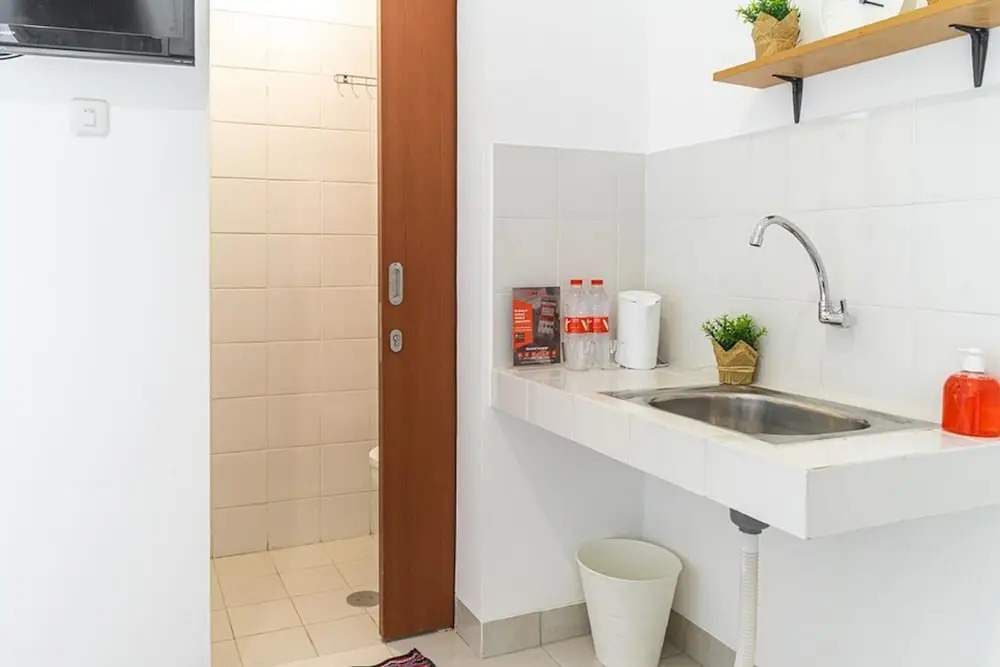 RedDoorz Plus @ EcoHome Citra Raya Tangerang