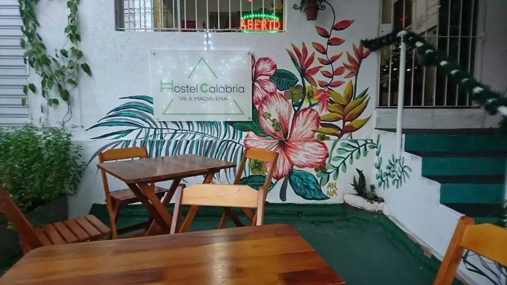 Hostel Calábria na Vila Madalena junto a alegria da Vila