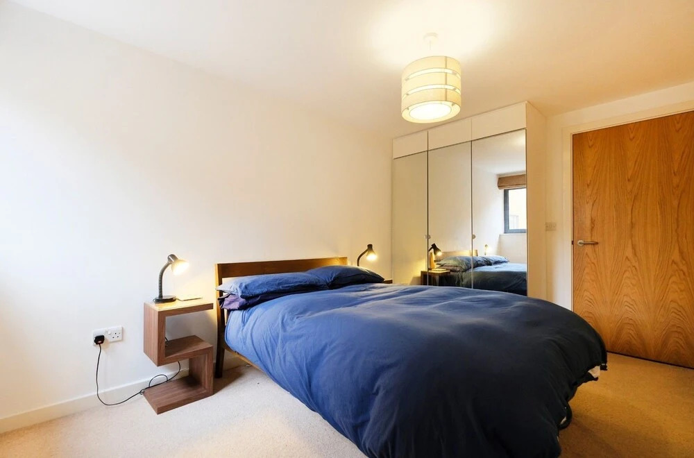 2 Bedroom Flat in Zone 1