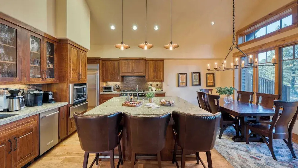 Truckee Escape w/ Hot Tub, Minutes to Skiing, Dining & Trails Valmont Lodge by Lake Tahoe