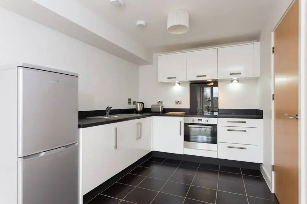 3 Bedroom Apartment Sleeps 6 in Clapham South