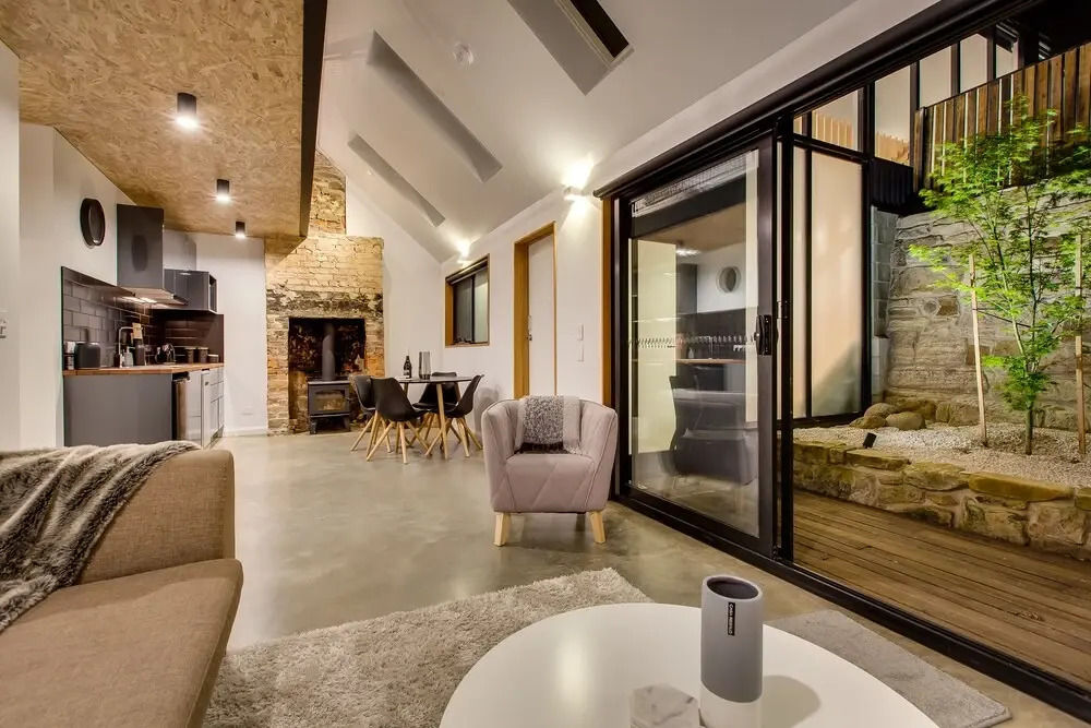 White Room Apartments