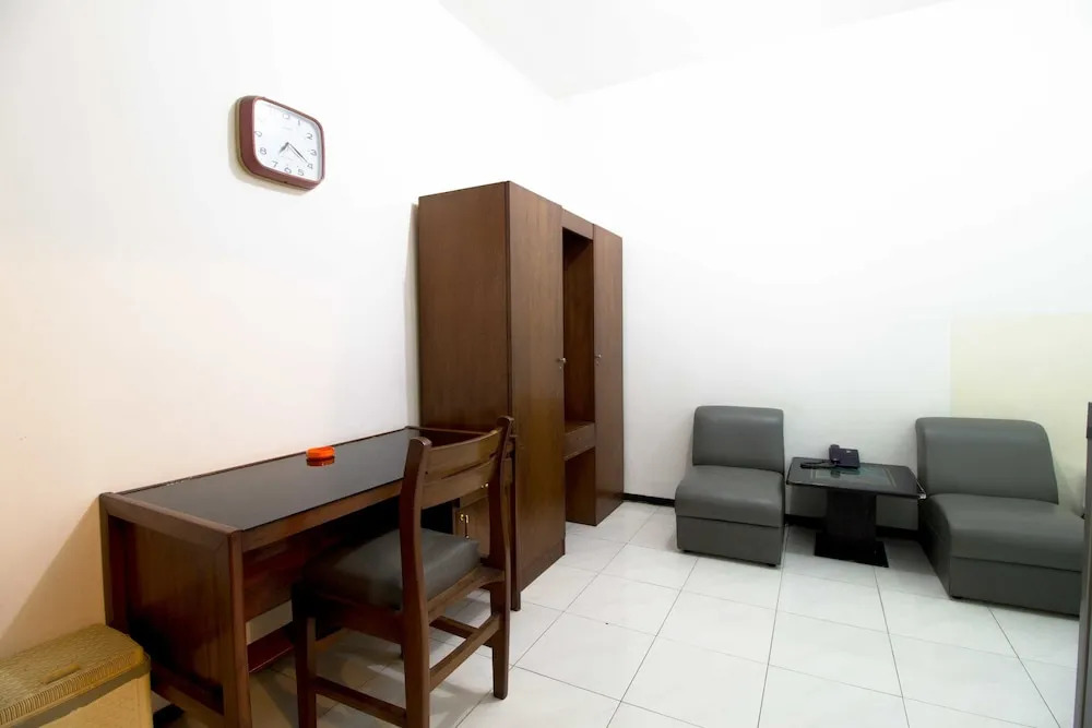RedDoorz Dukuh Kupang