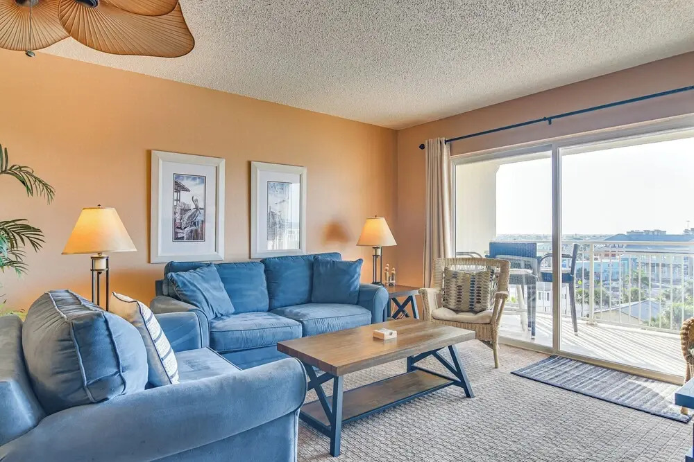 Waterfront Condo w/ Patio & Pool on Madeira Beach!