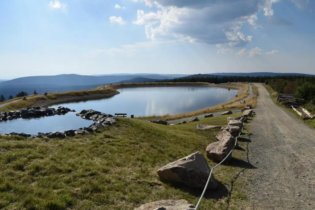Hexe I - mit Blick auf den Wurmberg
