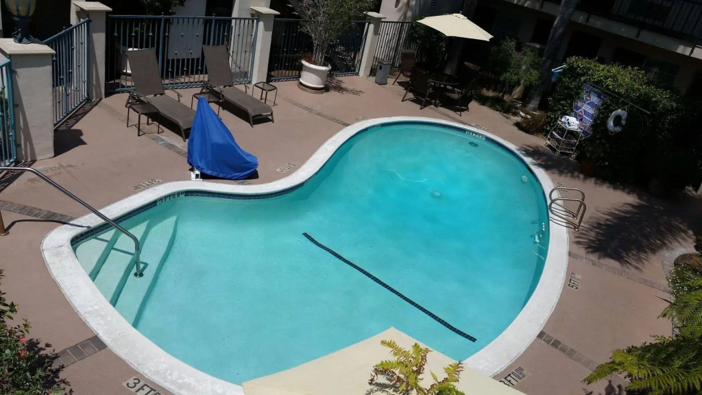 Tarzana Inn