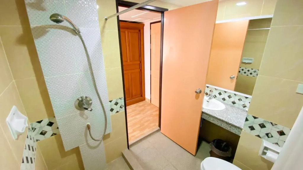 A.A. Pattaya Golden Beach Hotel
