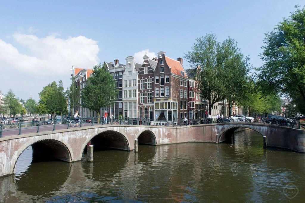 Nieuwezijds Apartments