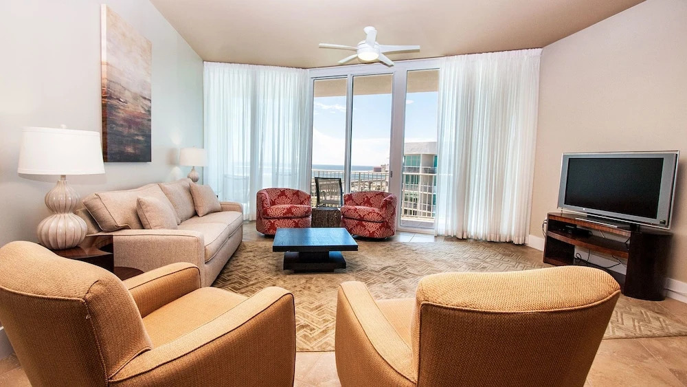 Two Bedroom Penthouse With Spacious Balcony - Unit Crdph16