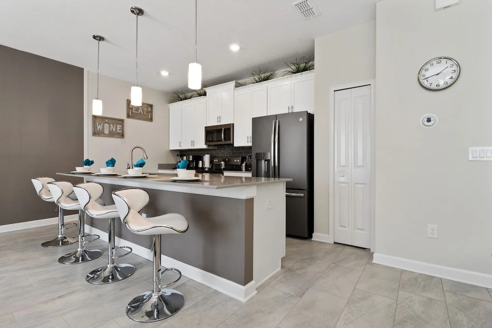 Four Bedroom Close to Disney w/ Screened Pool @StoreyLake 4910
