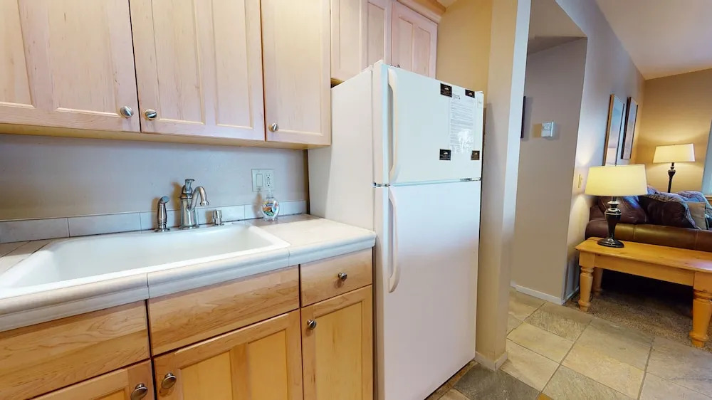 Mammoth Estates Studio Condos - 2 Blocks from The Village Gondola Station