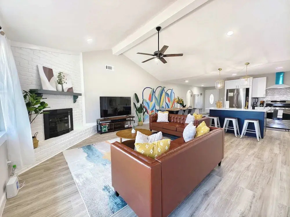 Sageview Cottage 4 BDR w/ Pool, Pet Friendly!