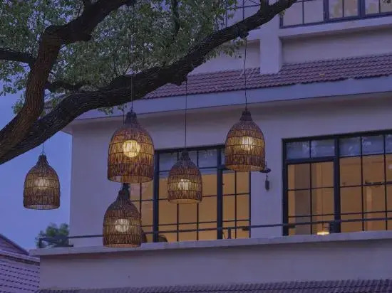 Shanghai Front and Back Courtyard Boutique Hotel (Outlets Store)