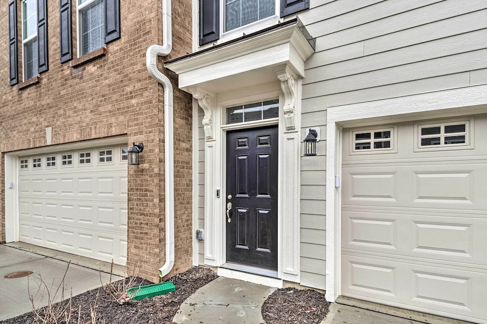 Modern & Spacious Family Home w/ Pool Access!