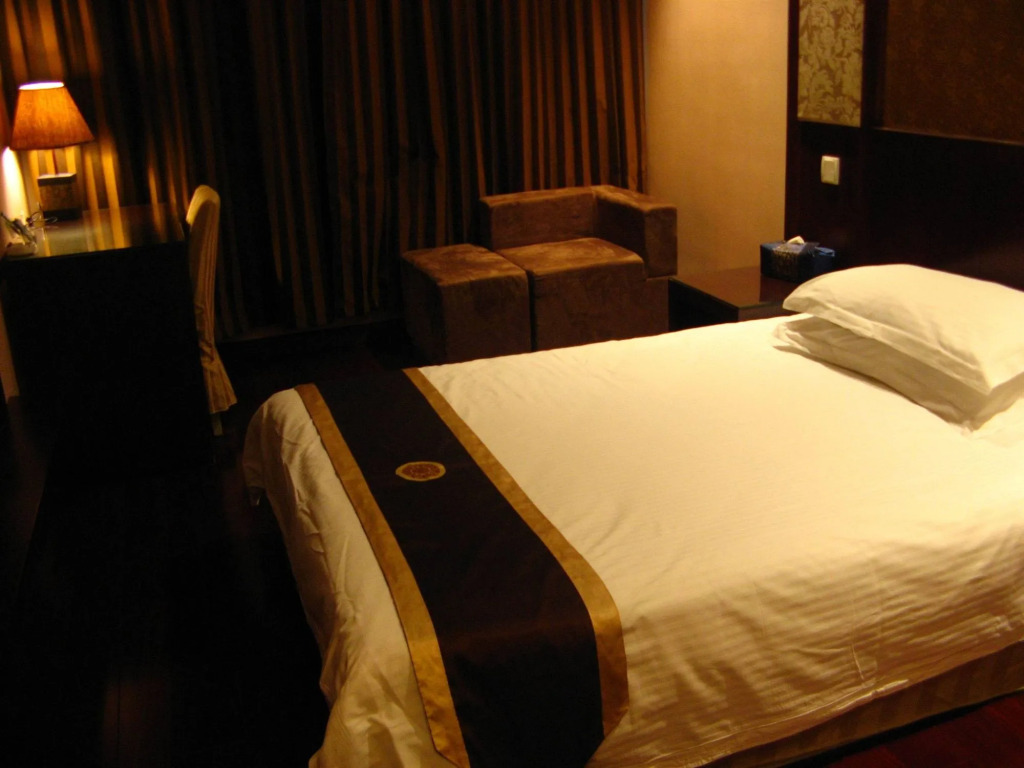 Baolong Homelike Hotel (Youyi Branch)