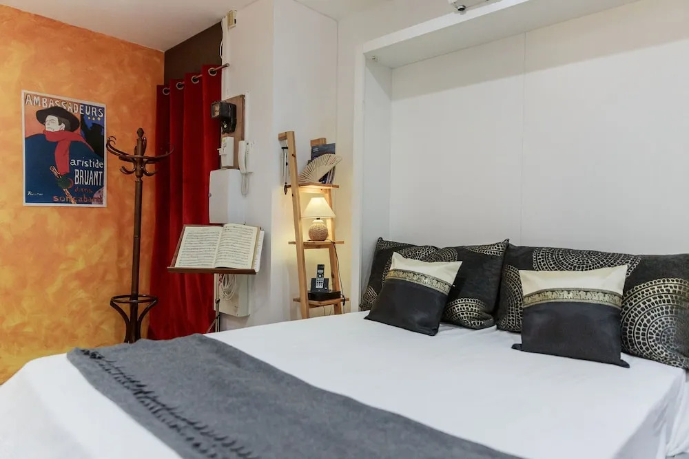 Montmartre Apartments Chagall