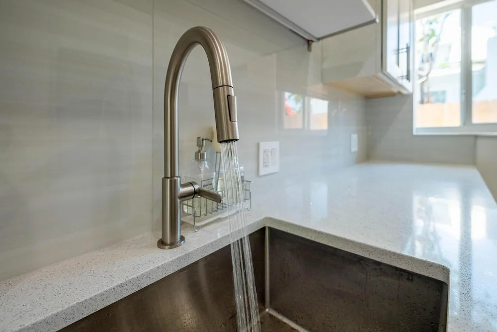 Uhost AI 1BR Sleek Modern Retreat