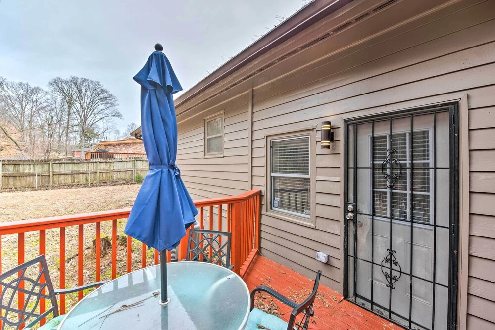 Atlanta Retreat w/ Deck in Greenbriar Area